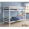 Litera blanca de madera en dormitorio infantil azul con decoración moderna